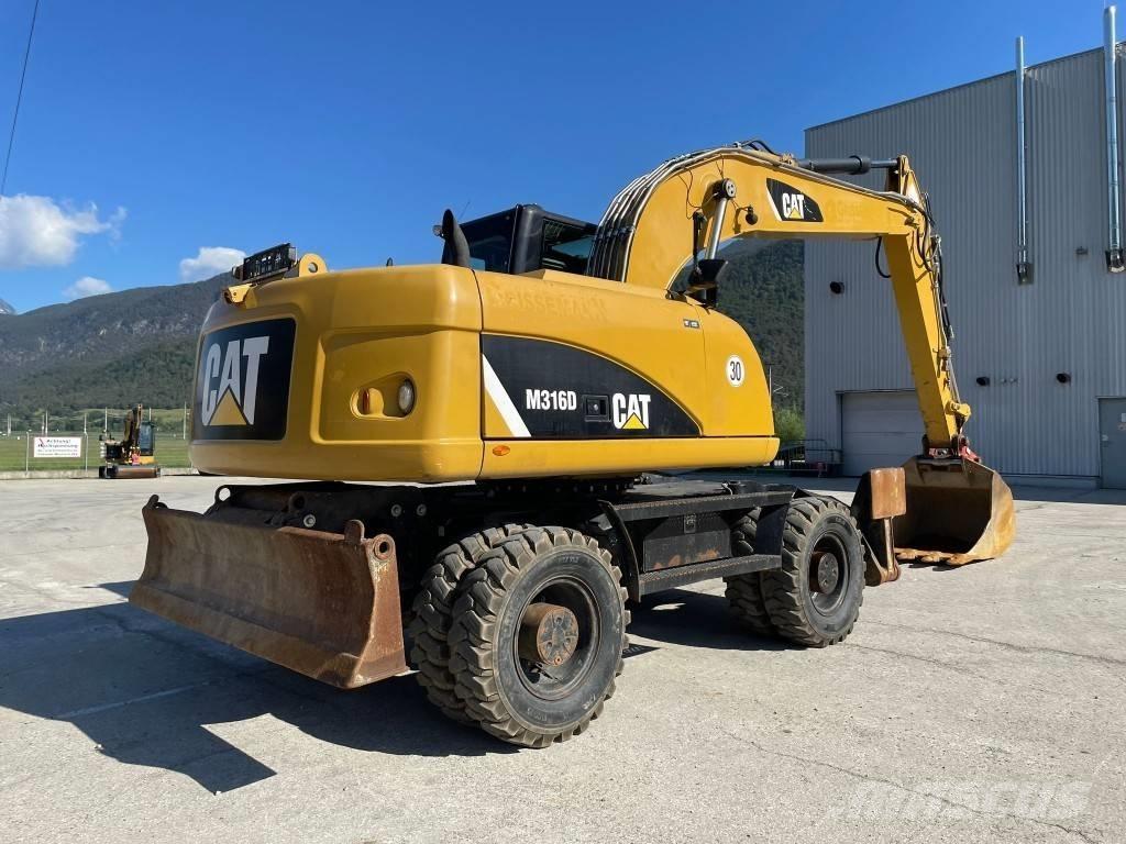 CAT M 316 D Pelle sur pneus