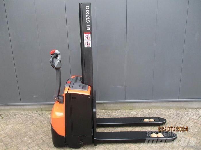 BT SWE 080L Gerbeur accompagnant