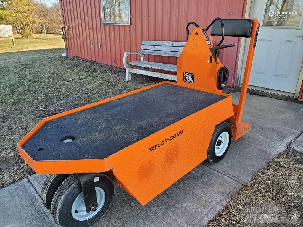 Taylor-Dunn SC100 Chariot remorqueur