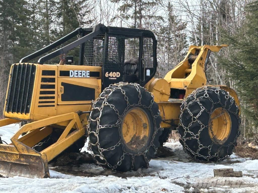 John Deere 640 D Débusqueur