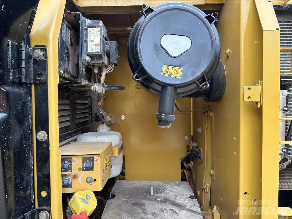 CAT 320D Pelle sur chenilles