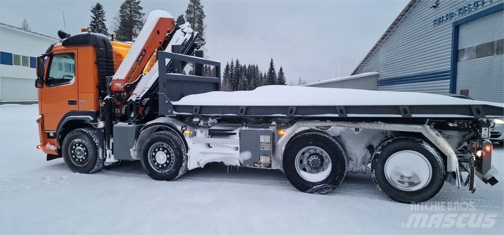 Volvo FM370 Camion plateau ridelle avec grue