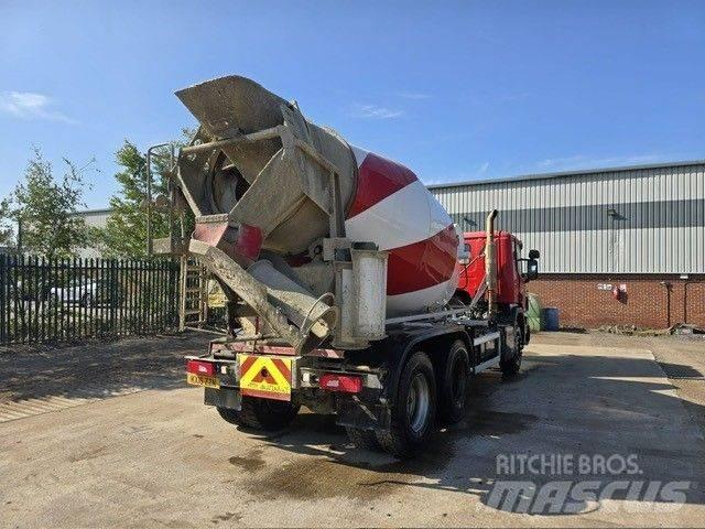 Scania P 320 Camion malaxeur