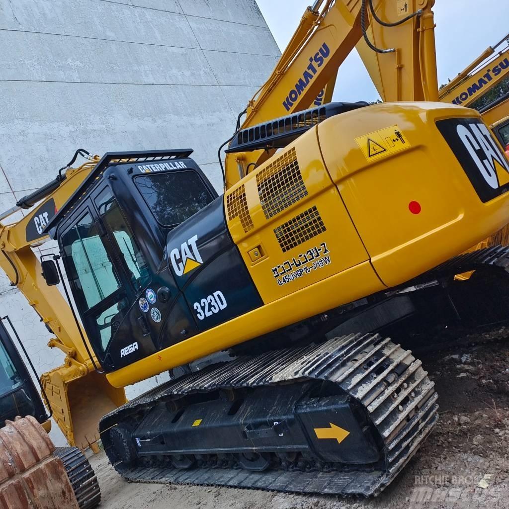 CAT 323 D Pelle sur chenilles