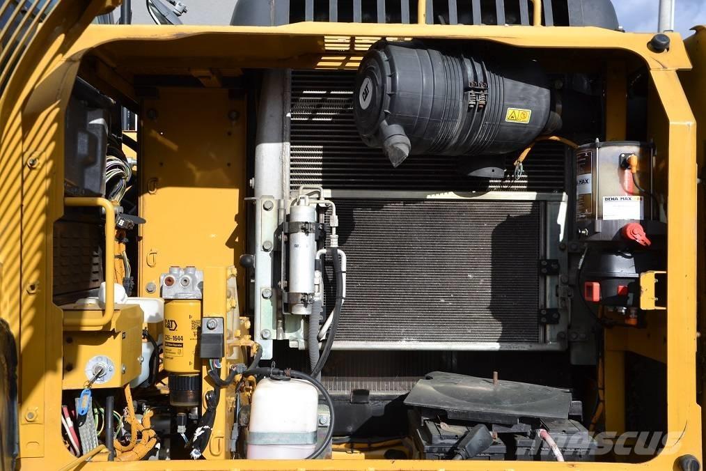 CAT 319 D L Pelle sur chenilles