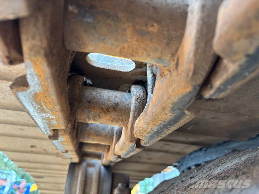 JCB 260 LC Pelle sur chenilles