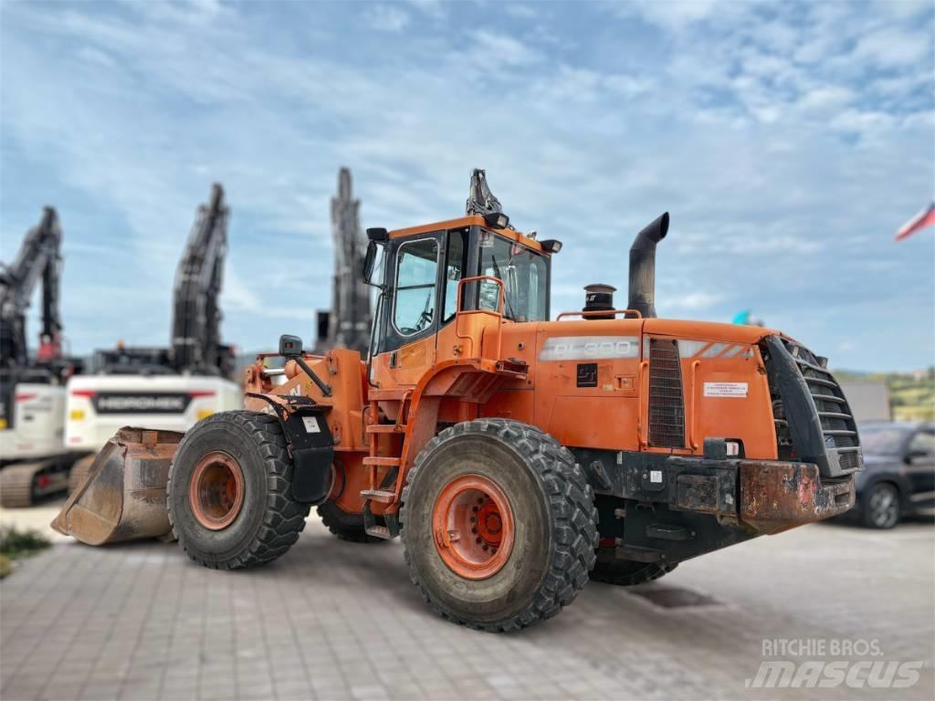 Doosan DL 300 Chargeuse sur pneus