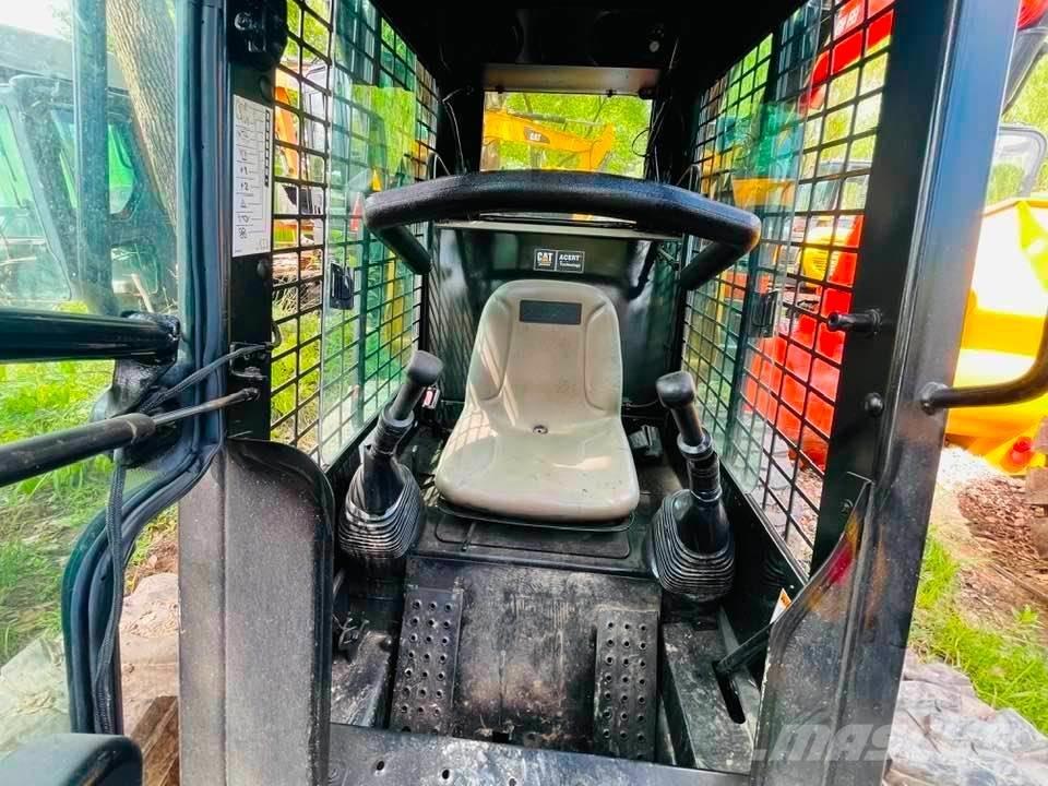 CAT 246B Mini chargeuse