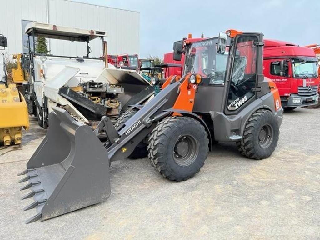 Hitachi ZW95-6C Chargeuse sur pneus