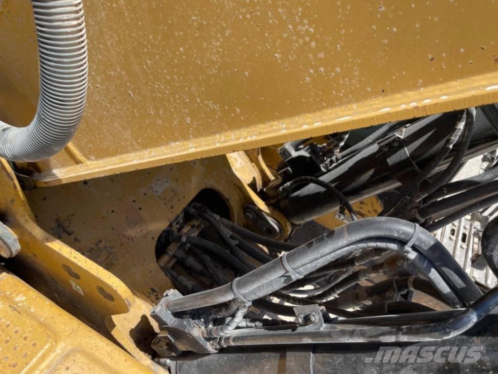 CAT 330 D LN Pelle sur chenilles