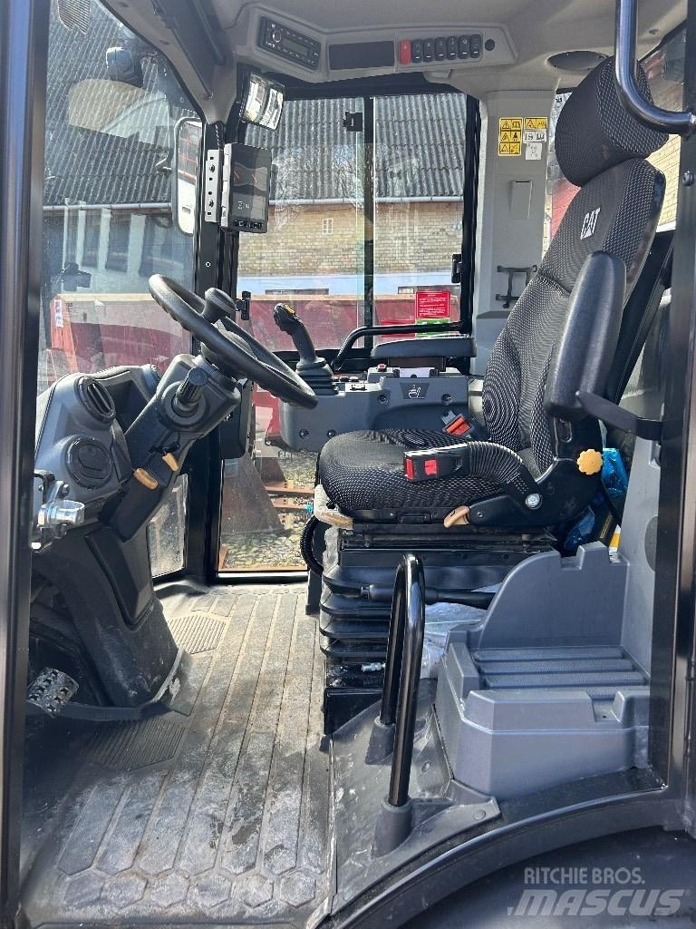 CAT 906 Chargeuse sur pneus