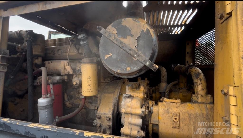CAT 215 Pelle sur chenilles