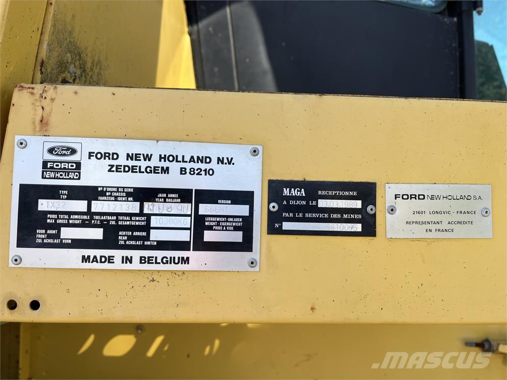 New Holland TX 32 Moissonneuse batteuse