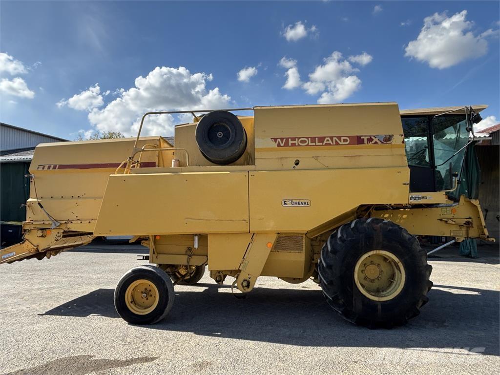 New Holland TX 32 Moissonneuse batteuse