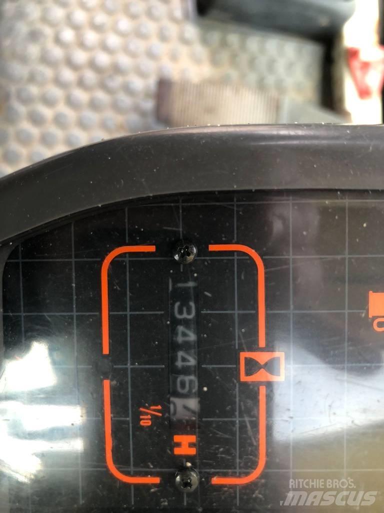 Etec 813B Pelle sur pneus