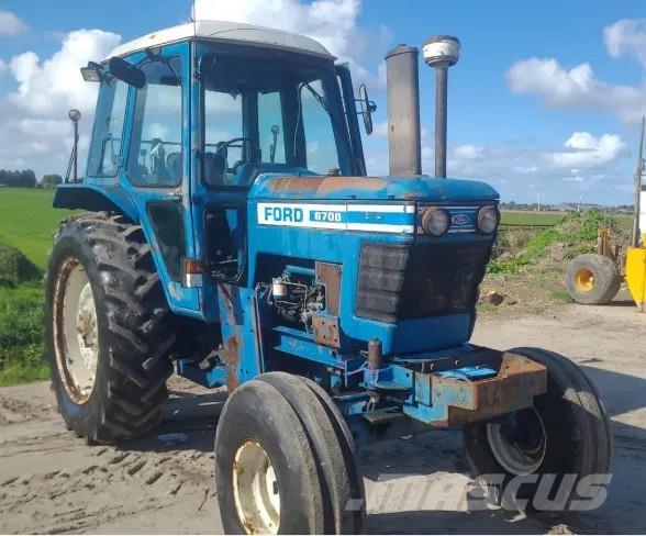 Ford 6700 . Tracteur