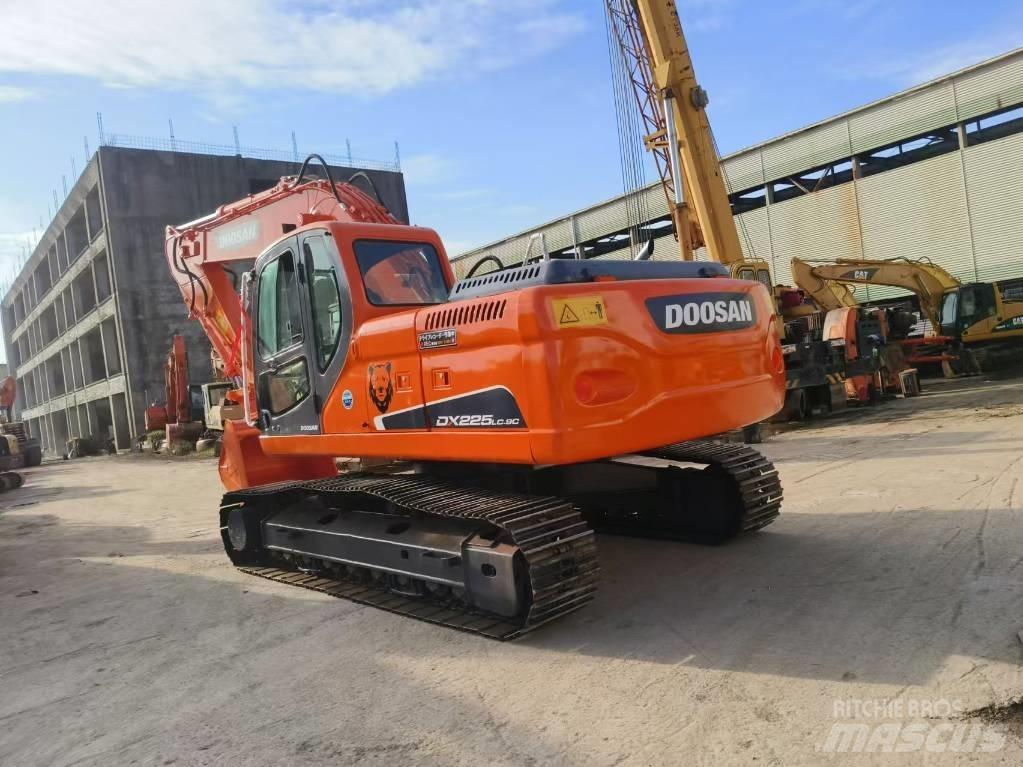 Doosan DX 225 Pelle sur chenilles
