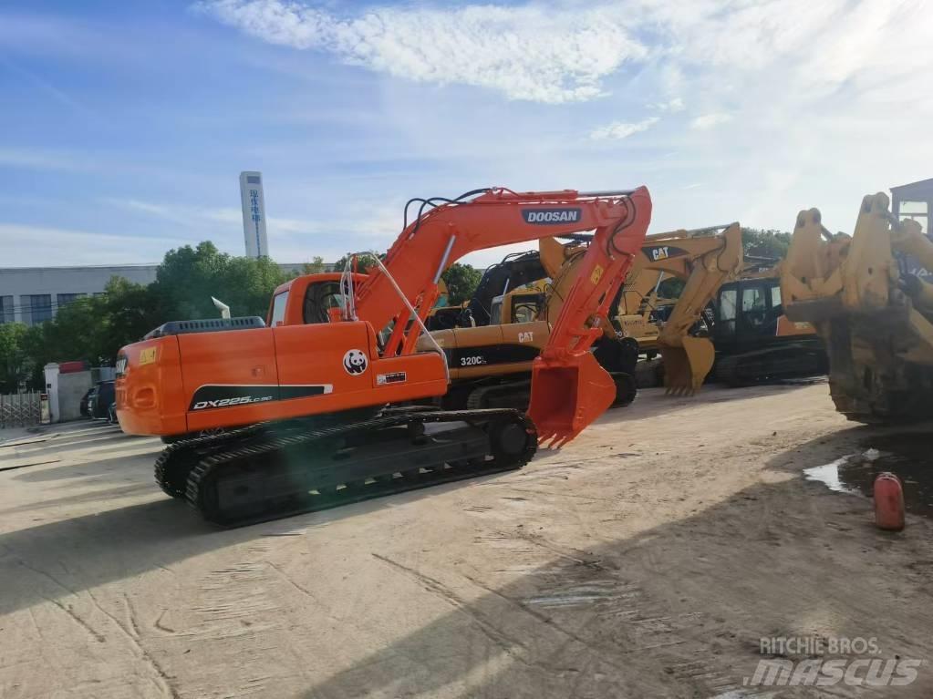 Doosan DX 225 Pelle sur chenilles
