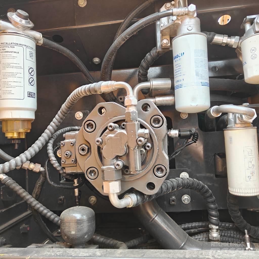Volvo 220D Pelle sur chenilles