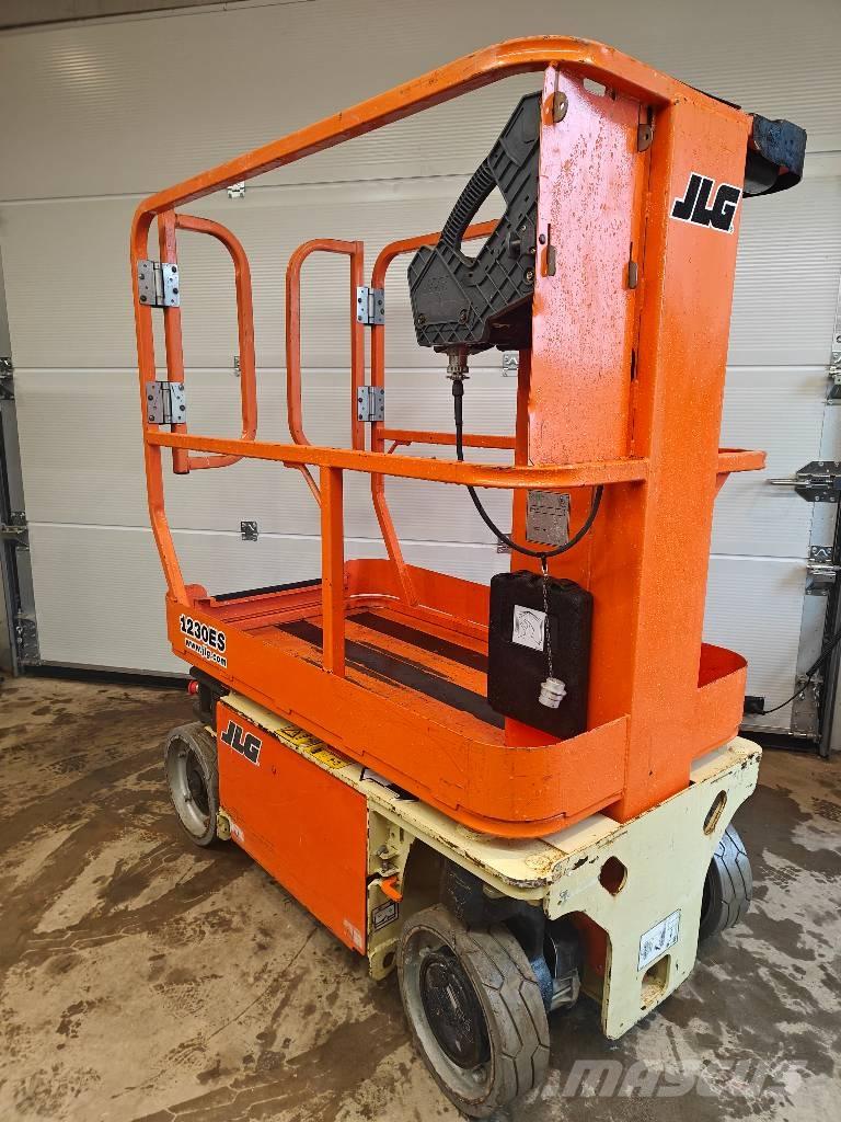 JLG 1230 ES Mât vertical