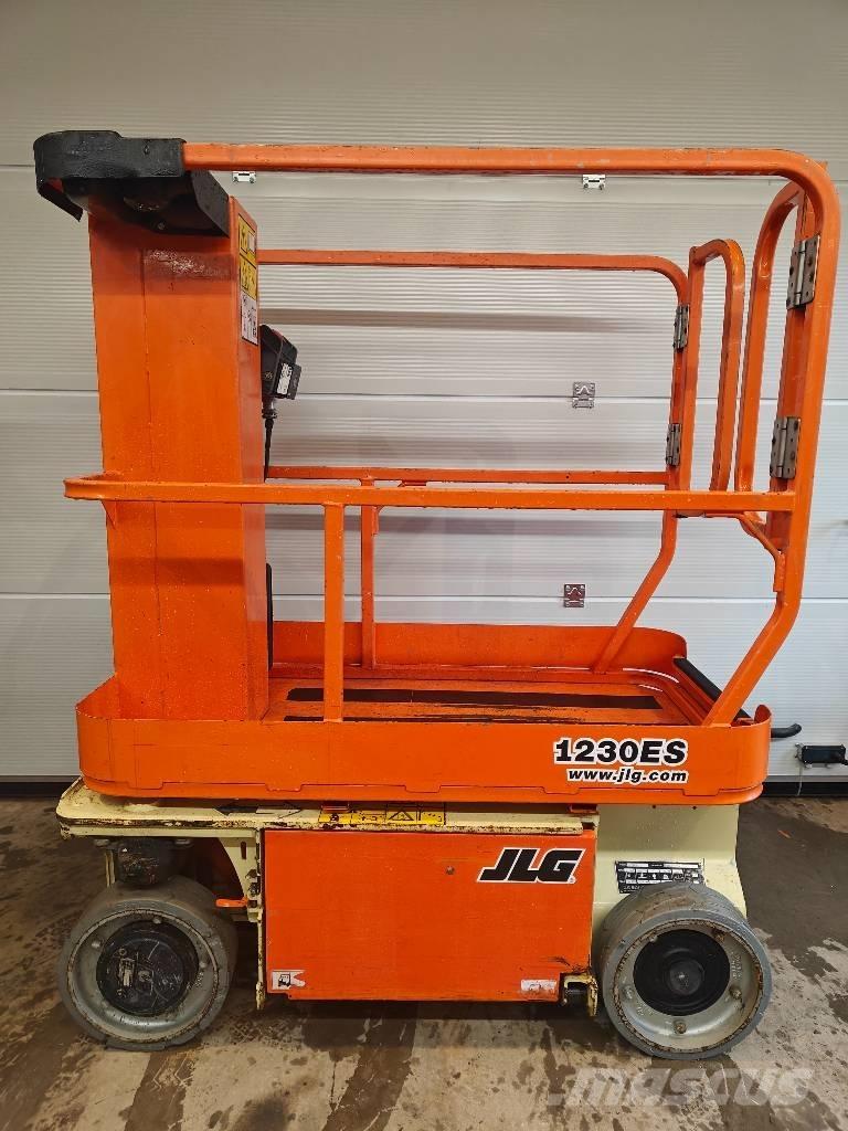 JLG 1230 ES Mât vertical