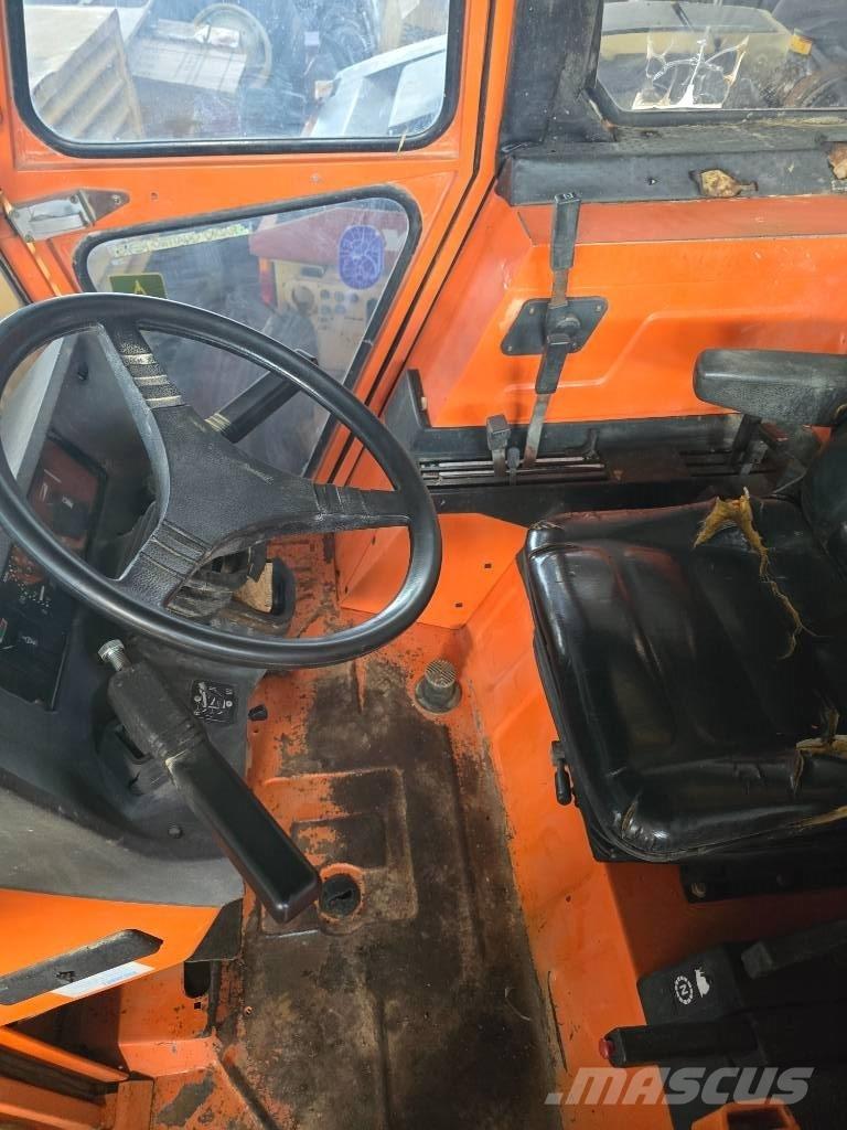 Fiat-Hitachi 1880 DT Tracteur