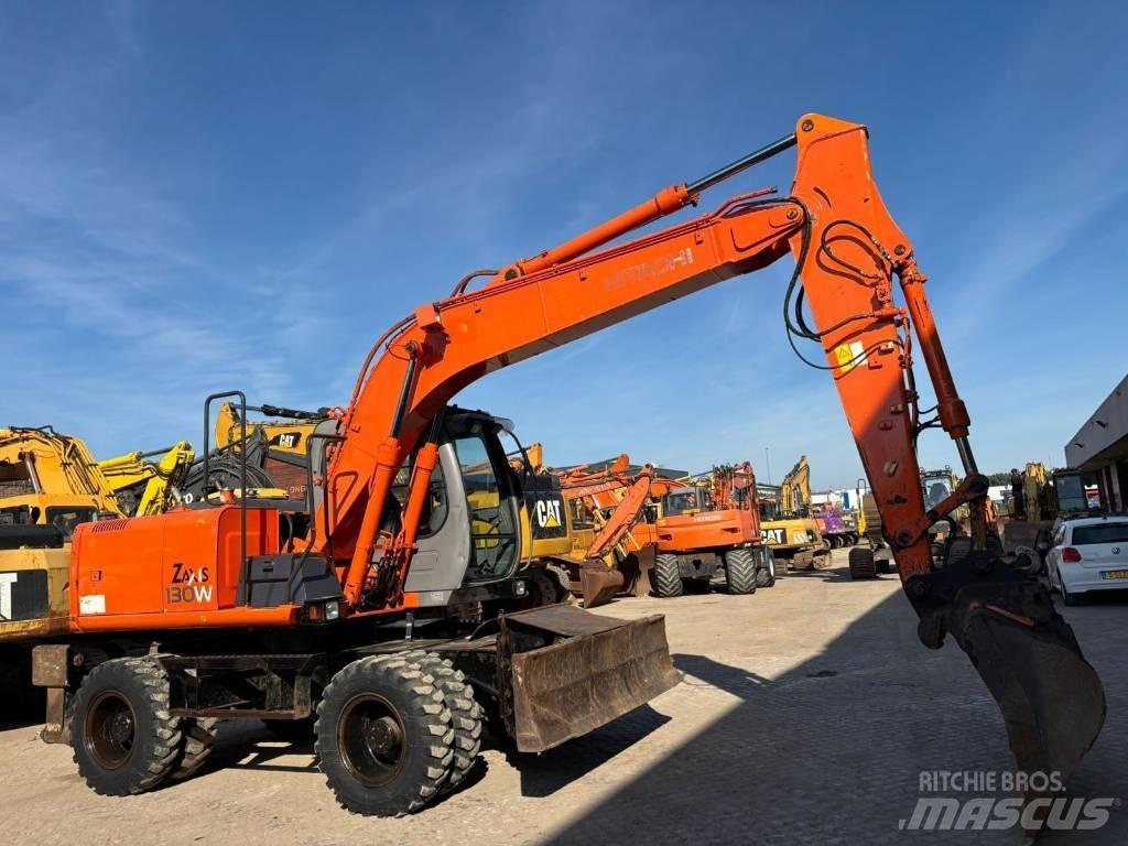 Hitachi ZX 130 W Pelle sur pneus