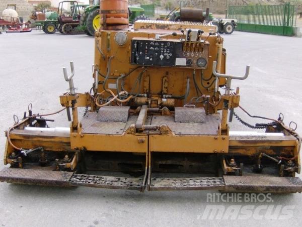 Case F25V Finisseur