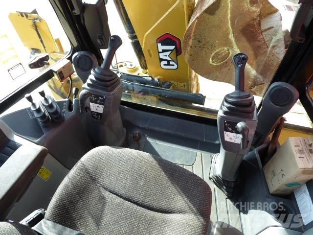 CAT 432 F Tractopelle