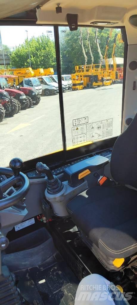 JCB Hydradig Pelle sur pneus