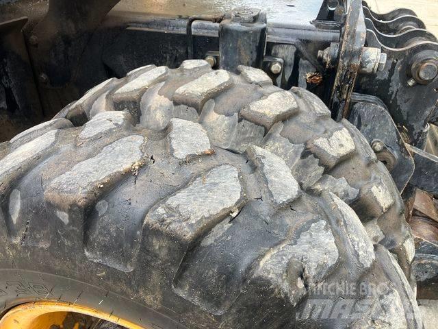JCB JS 175 W Pelle sur pneus