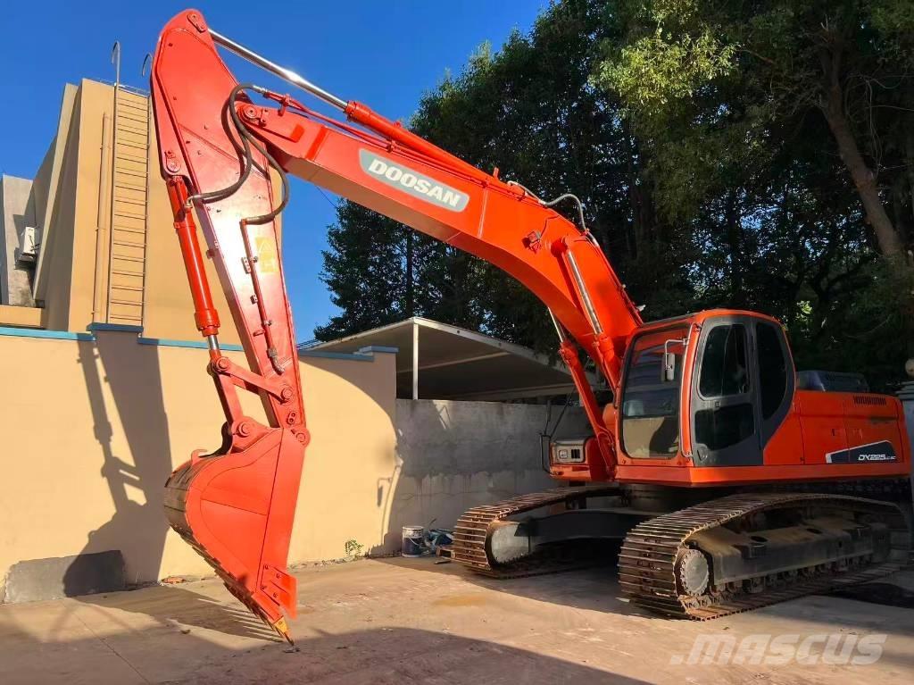 Doosan DX 225 LC Pelle sur chenilles