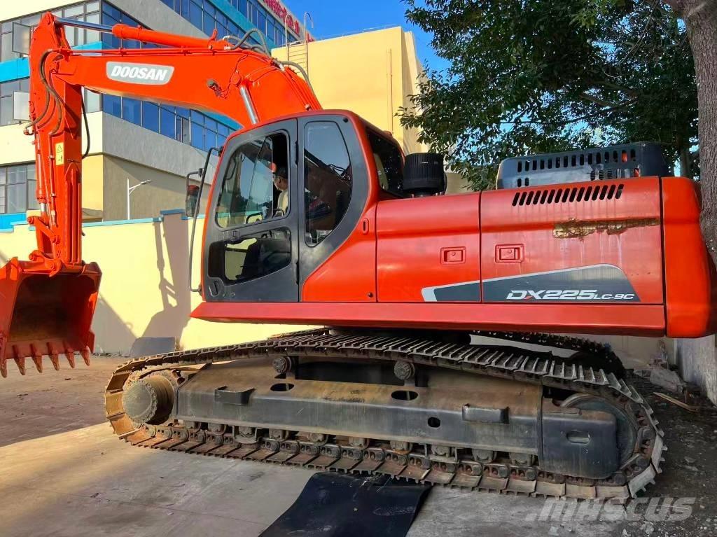 Doosan DX 225 LC Pelle sur chenilles