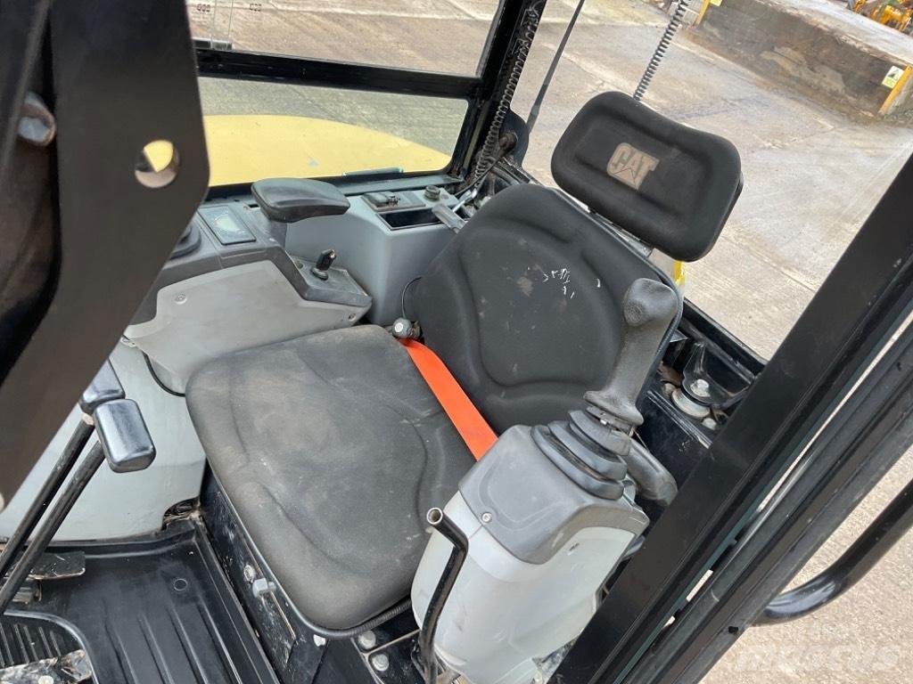 CAT 302.7 D CR Mini pelle < 7t