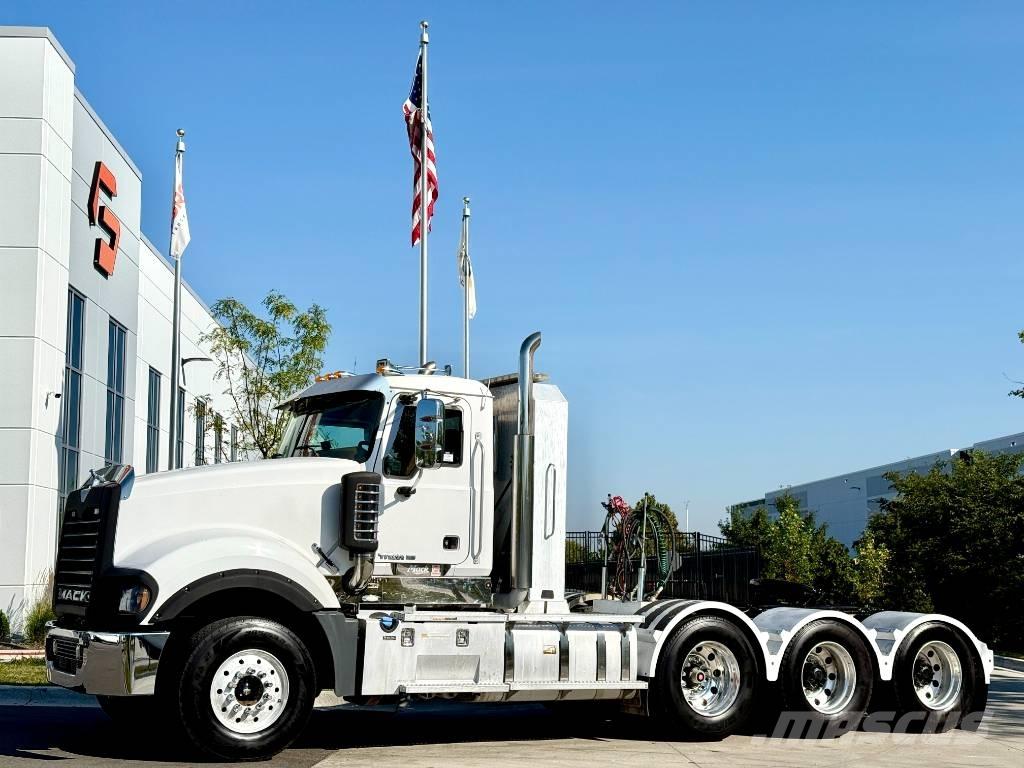 Mack Titan TD 713 Tracteur routier