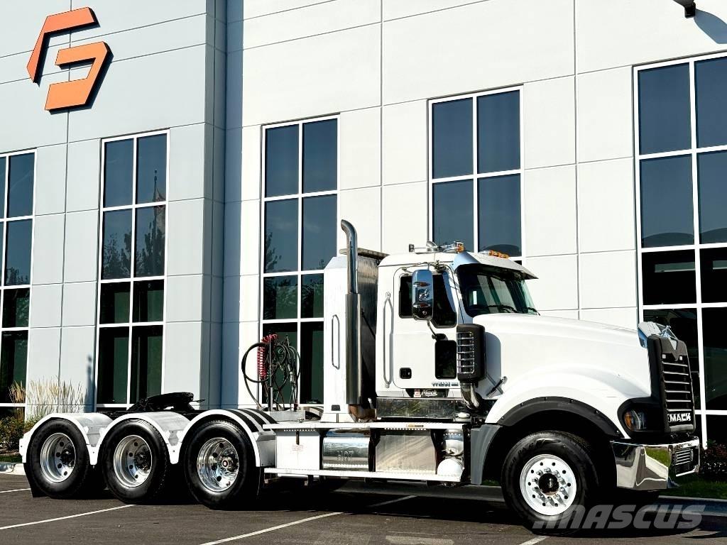 Mack Titan TD 713 Tracteur routier