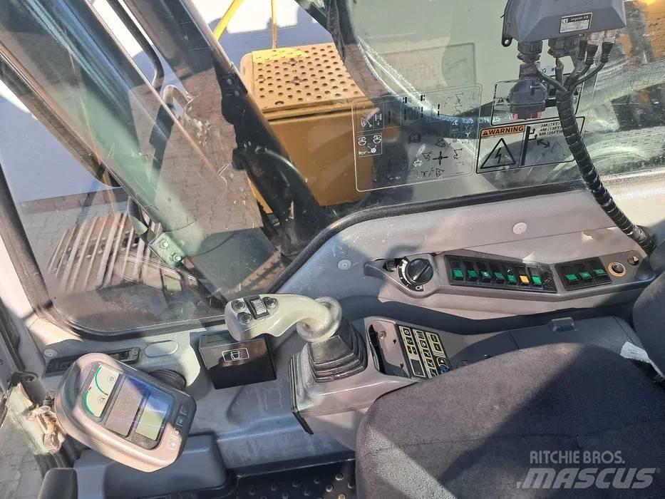 Volvo EC 240 B LC Pelle sur chenilles