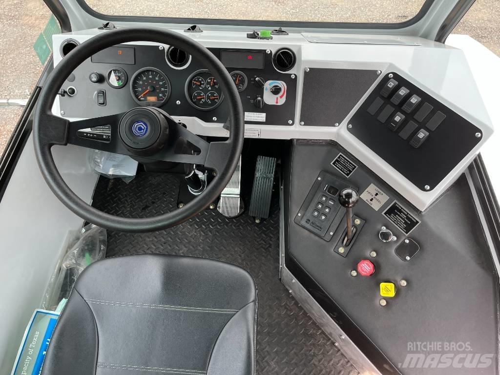 Capacity TJ5000 DOT Tracteur de manœuvre