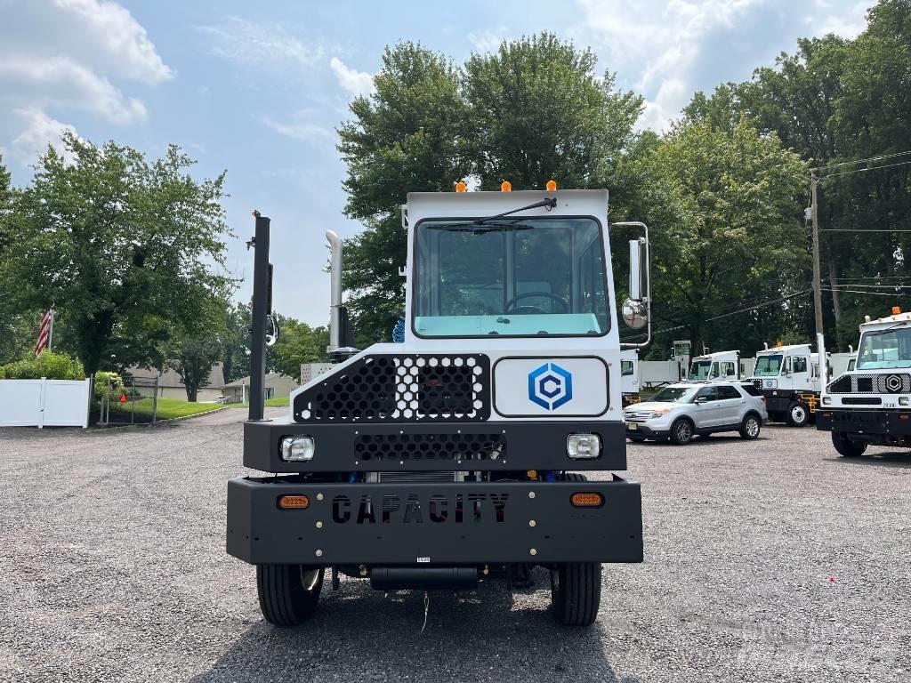 Capacity TJ5000 DOT Tracteur de manœuvre