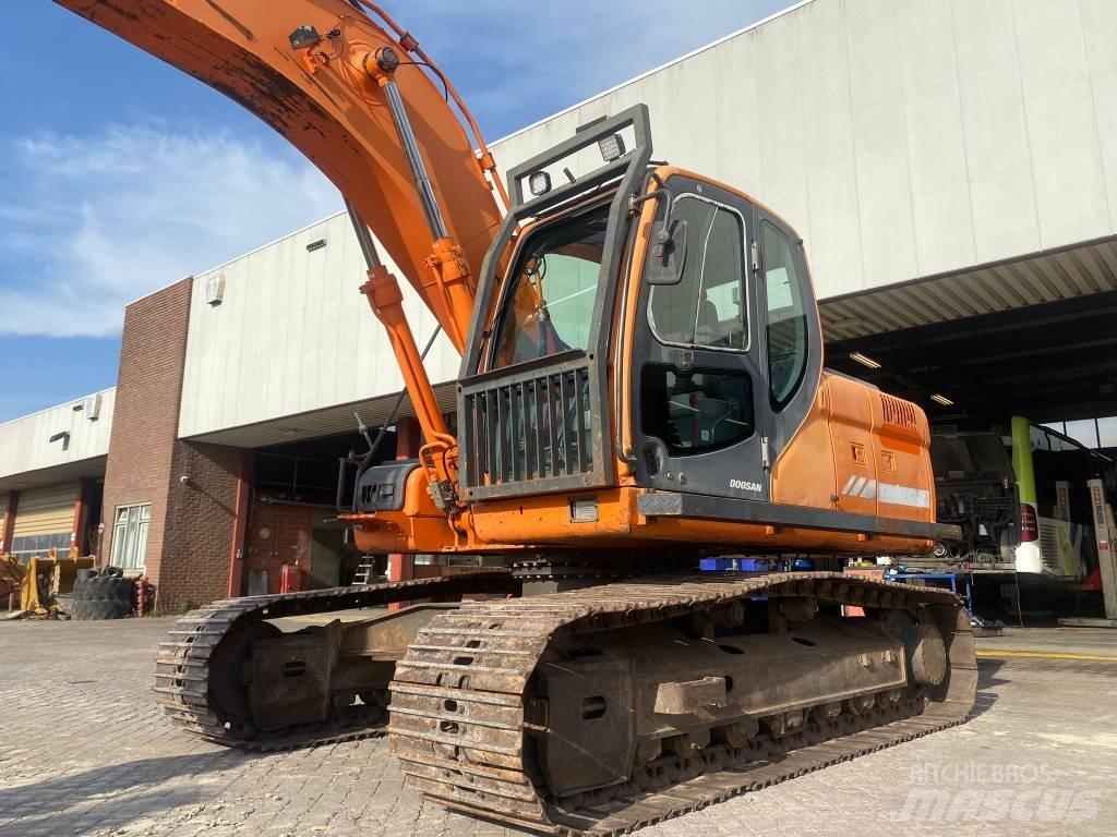 Doosan DX 180 LC Pelle sur chenilles