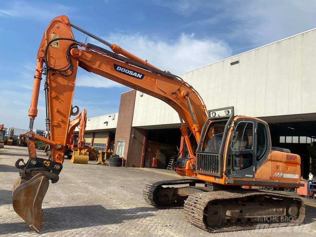Doosan DX 180 LC Pelle sur chenilles