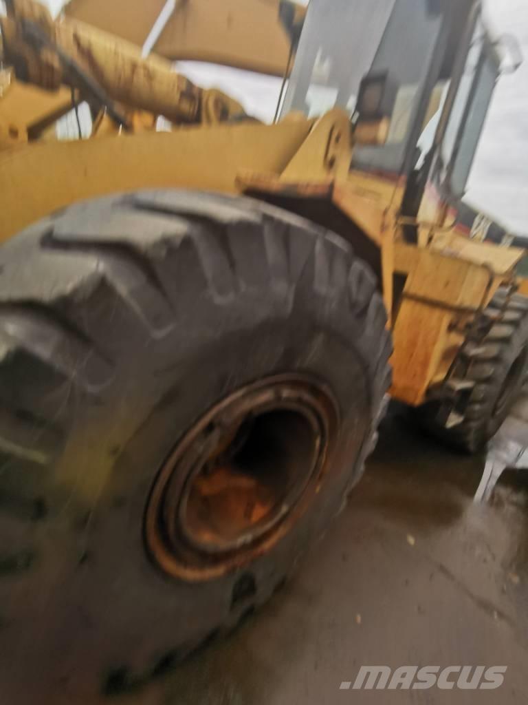CAT 966F Chargeuse sur pneus
