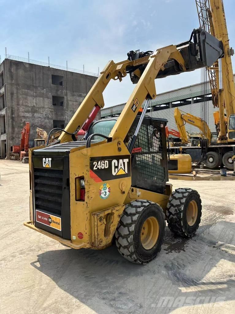 CAT 246 D Chargeuse compacte
