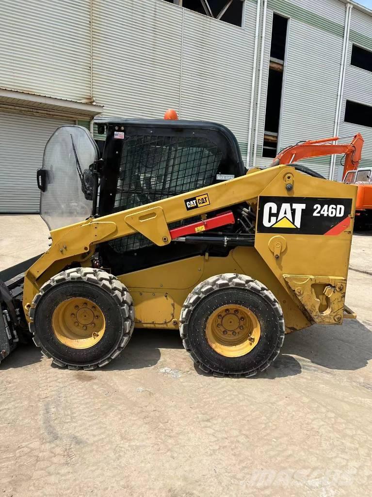 CAT 246 D Chargeuse compacte