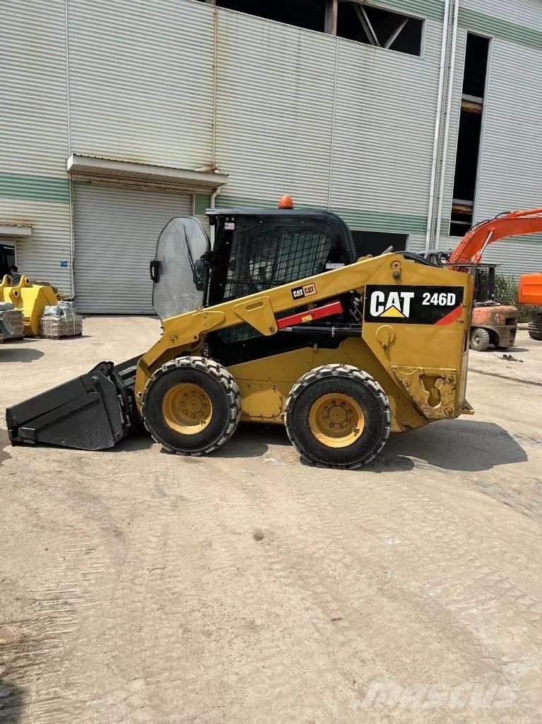 CAT 246 D Chargeuse compacte
