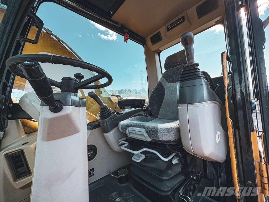 CAT M 313 C Pelle sur pneus