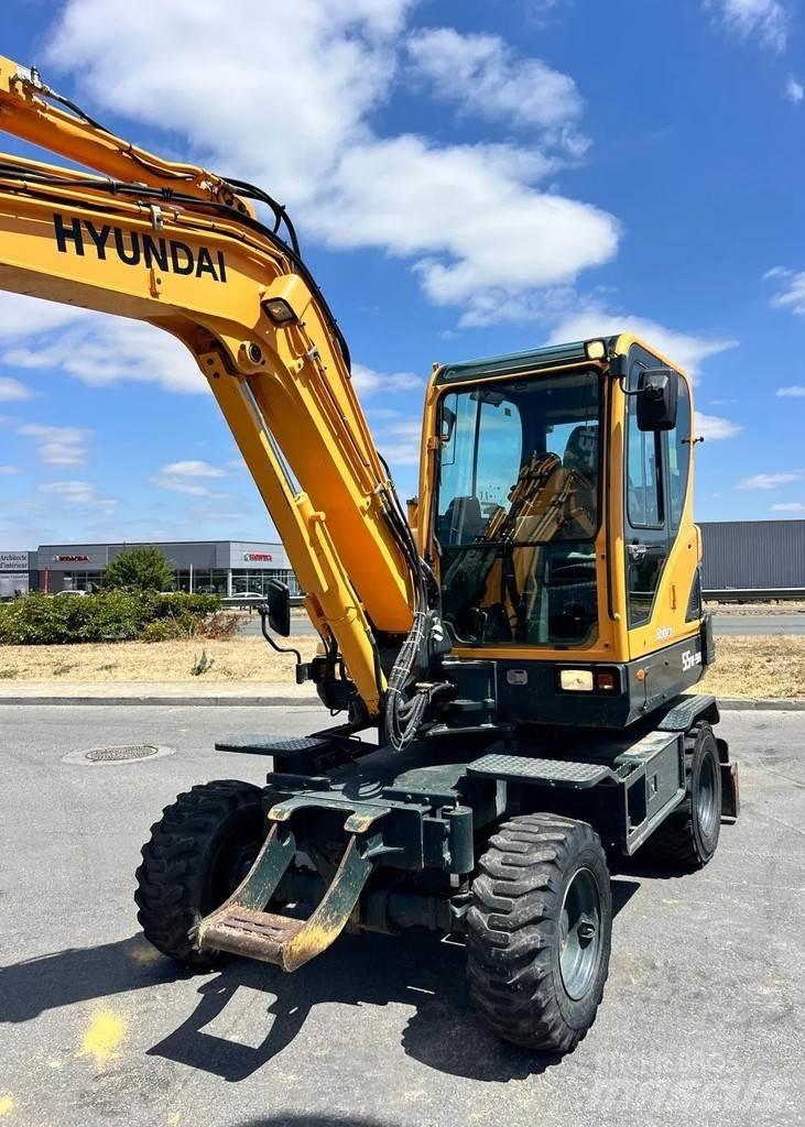 Hyundai R55W-9A Pelle sur pneus