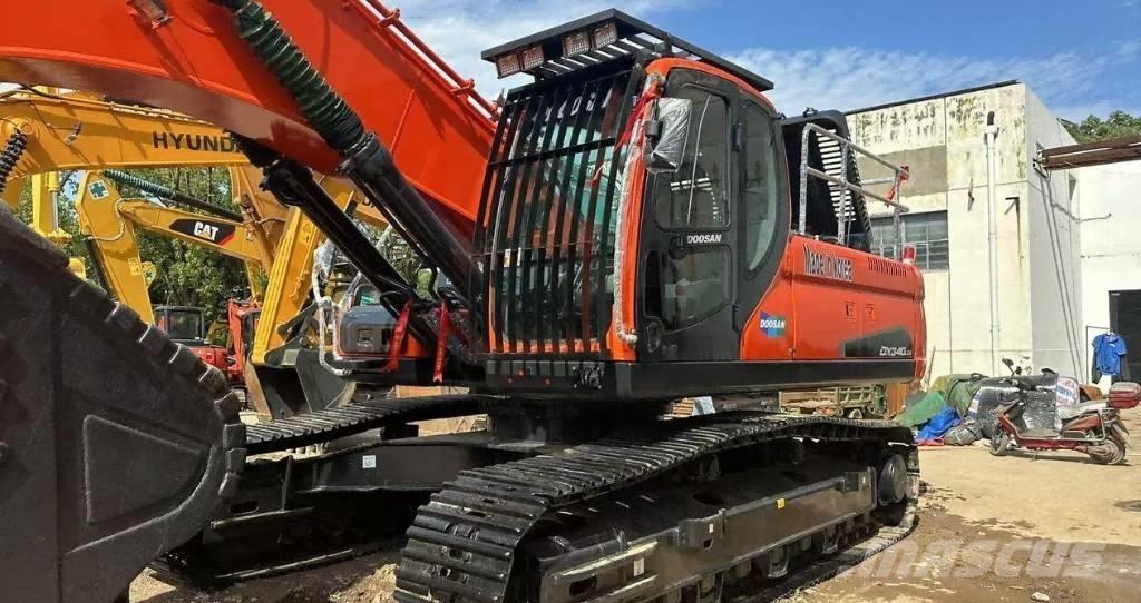 Doosan DX340 Pelle sur chenilles