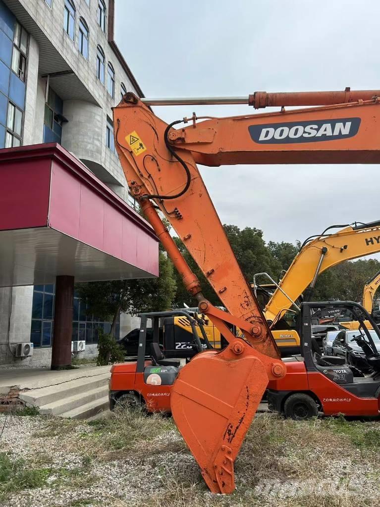Doosan DH 210 W-7 Pelle sur pneus