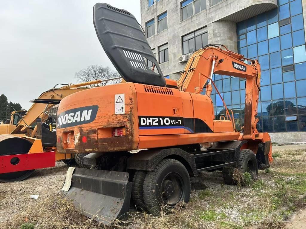 Doosan DH 210 W-7 Pelle sur pneus